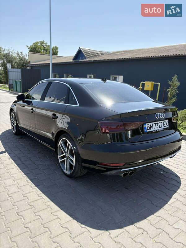Седан Audi A3 2018 в Ромнах