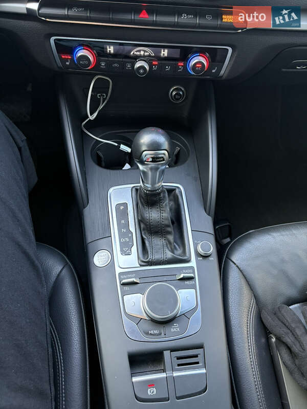 Седан Audi A3 2018 в Ромнах