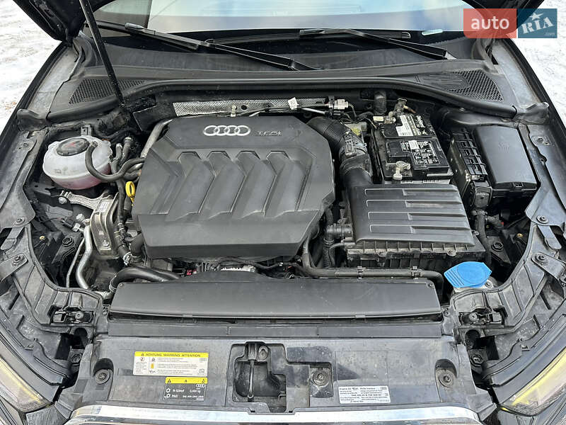 Седан Audi A3 2018 в Ромнах