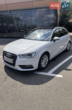 Хэтчбек Audi A3 2015 в 