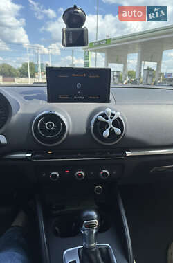 Хэтчбек Audi A3 2015 в 