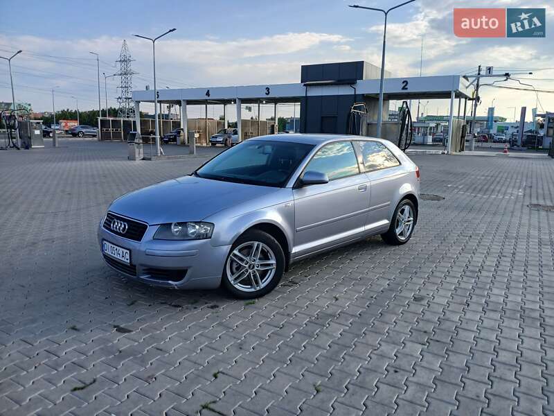 Хэтчбек Audi A3 2004 в 