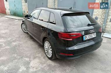 Хэтчбек Audi A3 2016 в 