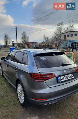 Хэтчбек Audi A3 2015 в 
