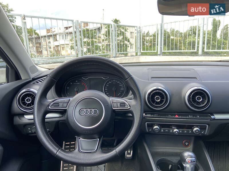 Седан Audi A3 2016 в Киеве