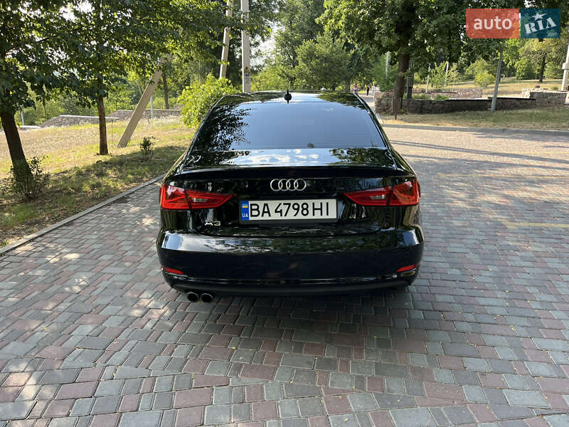 Седан Audi A3 2015 в Кропивницком