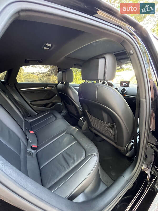 Седан Audi A3 2015 в Кропивницком