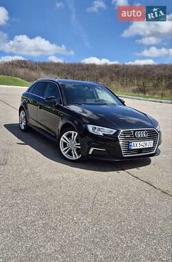 Хэтчбек Audi A3 2017 в 