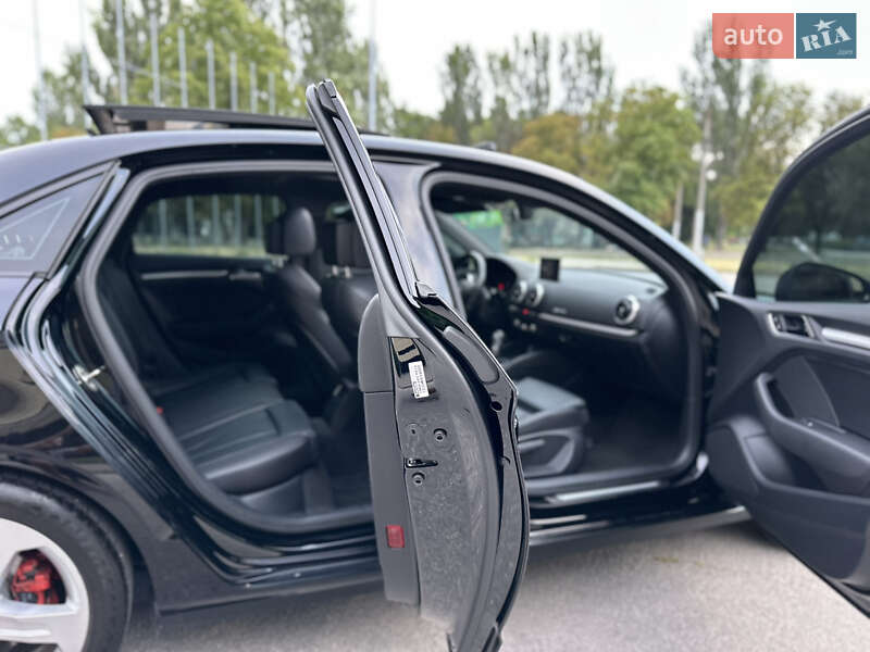 Седан Audi A3 2017 в Запорожье