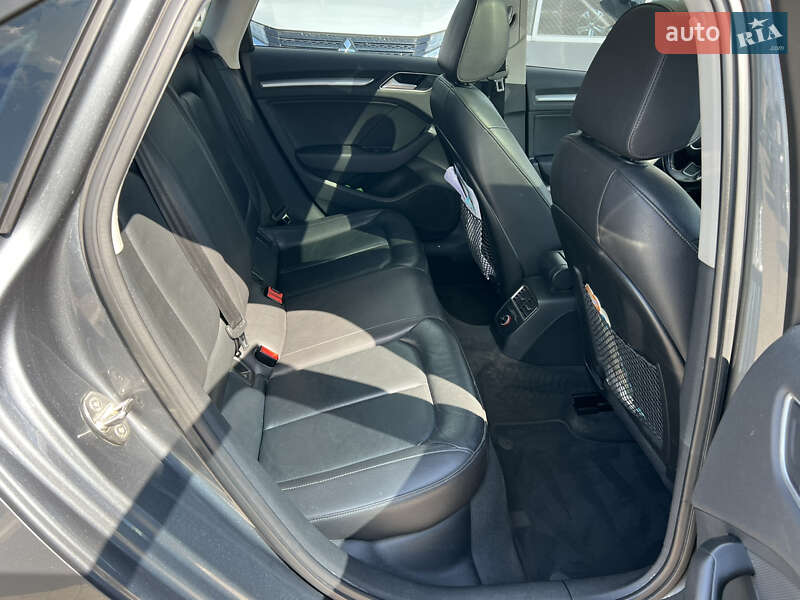 Седан Audi A3 2016 в Полтаві