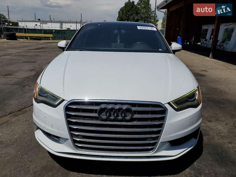 Седан Audi A3 2015 в Львові