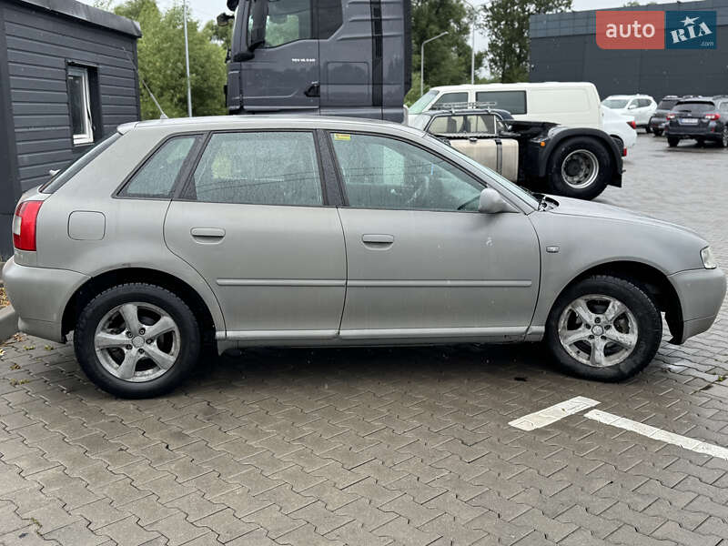 Хэтчбек Audi A3 2002 в Надворной