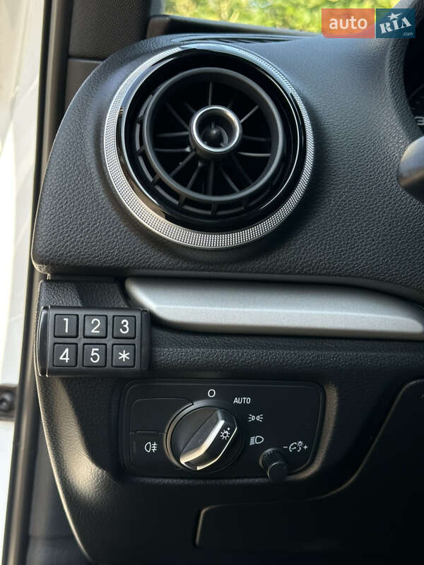 Седан Audi A3 2015 в Черкасах