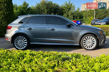 Хэтчбек Audi A3 2015 в 