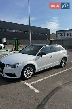 Хэтчбек Audi A3 2016 в 