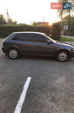Хэтчбек Audi A3 2000 в 