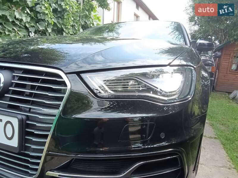 Хэтчбек Audi A3 2016 в 