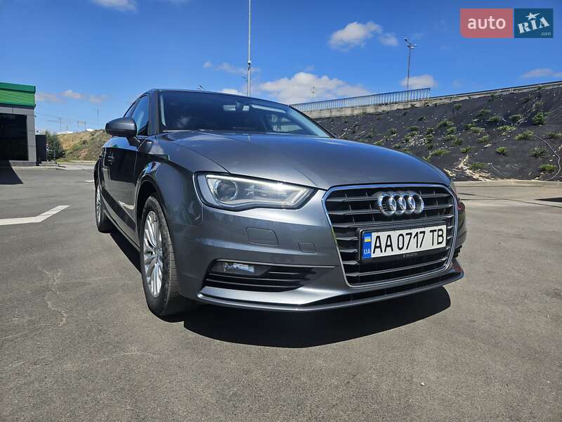 Седан Audi A3 2016 в Киеве