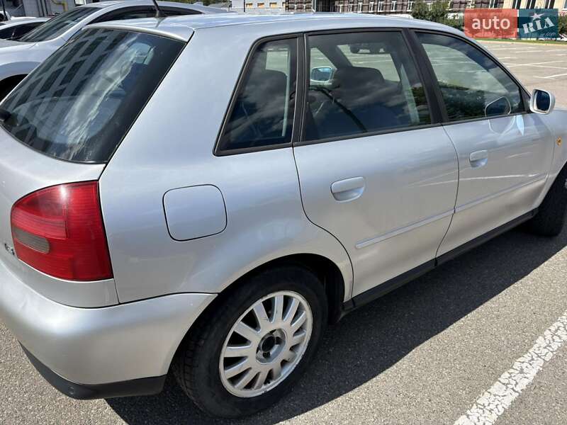 Хэтчбек Audi A3 2000 в Киеве