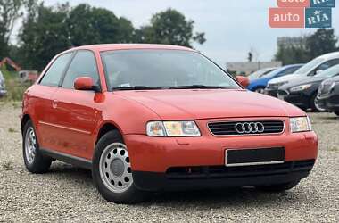 Хэтчбек Audi A3 1999 в 
