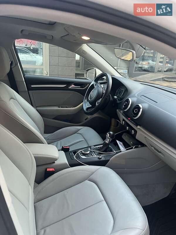 Седан Audi A3 2015 в Киеве