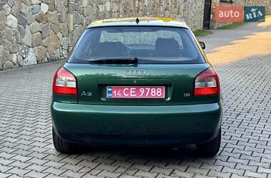 Хэтчбек Audi A3 2001 в 