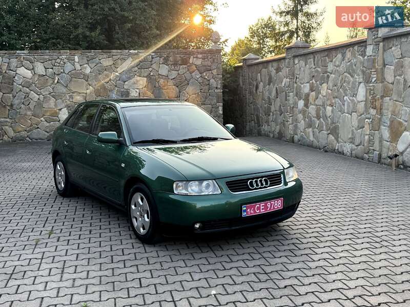 Хэтчбек Audi A3 2001 в 