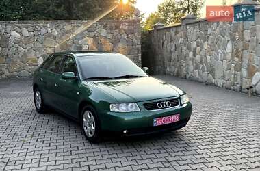 Хэтчбек Audi A3 2001 в 
