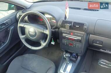 Хэтчбек Audi A3 2001 в 