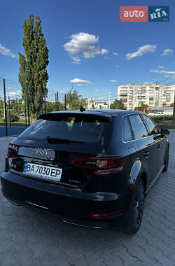 Хэтчбек Audi A3 2015 в 