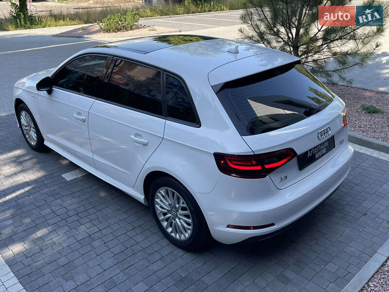 Хэтчбек Audi A3 2016 в Ровно