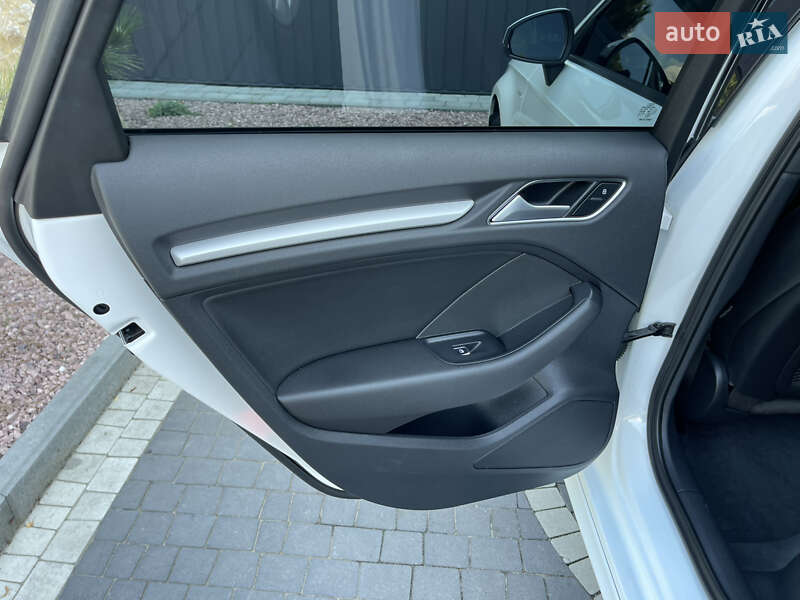 Хэтчбек Audi A3 2016 в Ровно
