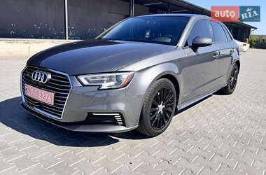 Хэтчбек Audi A3 2017 в 