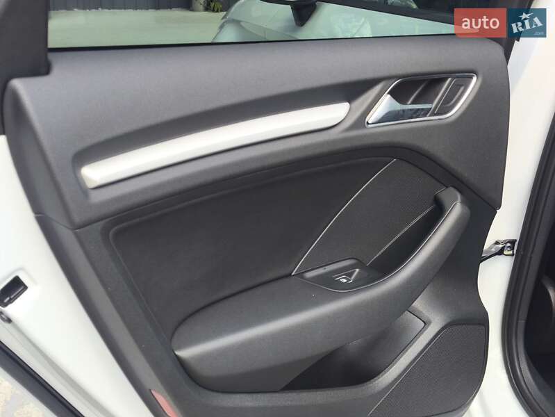 Седан Audi A3 2016 в Киеве