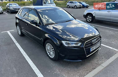 Хэтчбек Audi A3 2018 в 