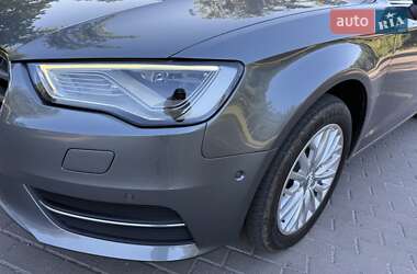Хетчбек Audi A3 2015 в 