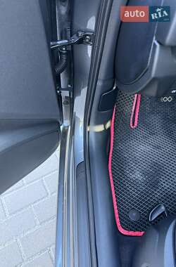 Хетчбек Audi A3 2015 в 
