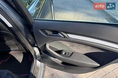 Хетчбек Audi A3 2015 в 