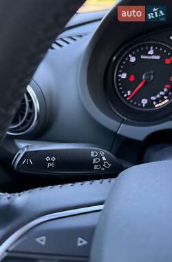 Хетчбек Audi A3 2015 в 