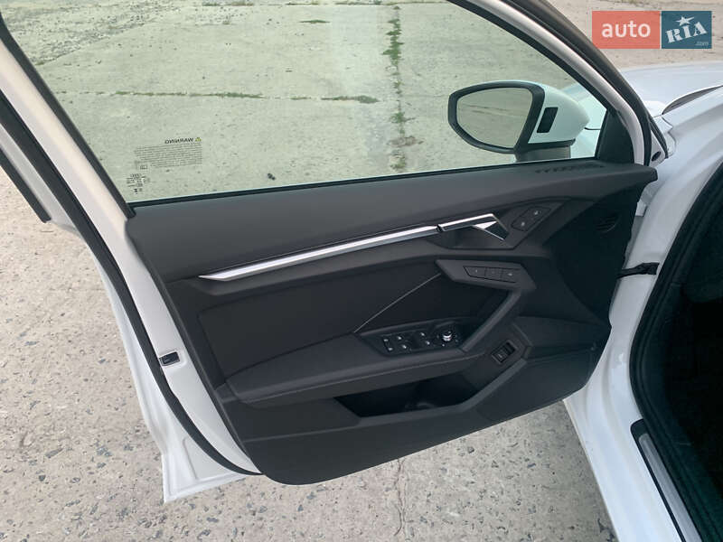 Седан Audi A3 2023 в Ровно