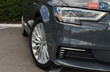 Хэтчбек Audi A3 2016 в 