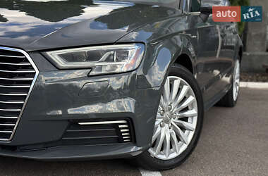 Хэтчбек Audi A3 2016 в 