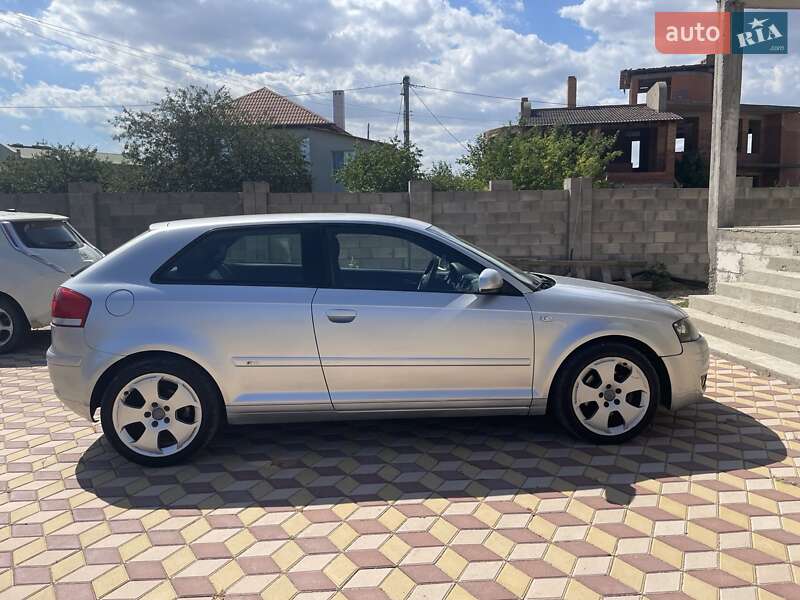 Хэтчбек Audi A3 2004 в Черноморске