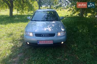 Хэтчбек Audi A3 2000 в 