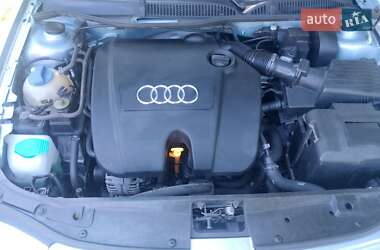 Хэтчбек Audi A3 2000 в 