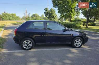 Хэтчбек Audi A3 1999 в 