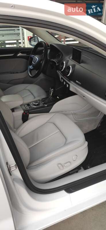 Седан Audi A3 2016 в Киеве