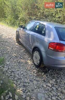 Хэтчбек Audi A3 2004 в 