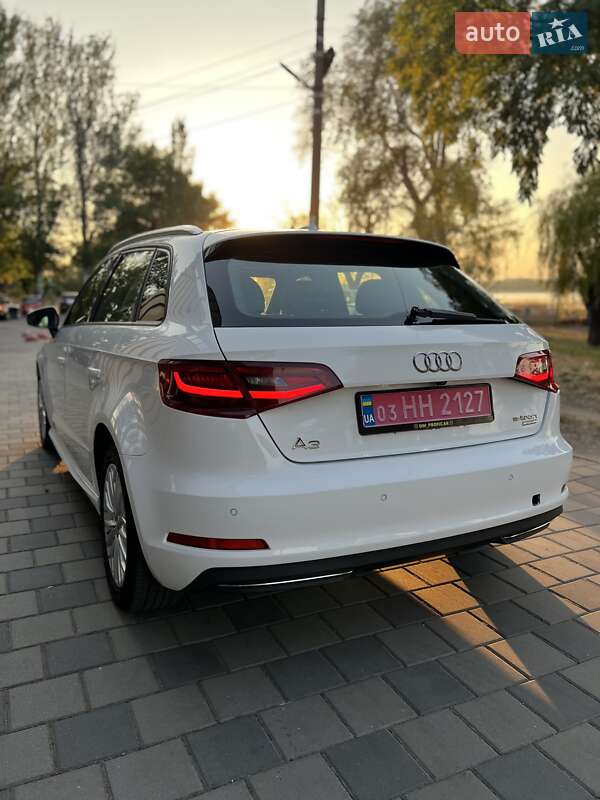Хэтчбек Audi A3 2016 в Запорожье