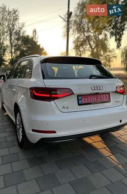 Хэтчбек Audi A3 2016 в 